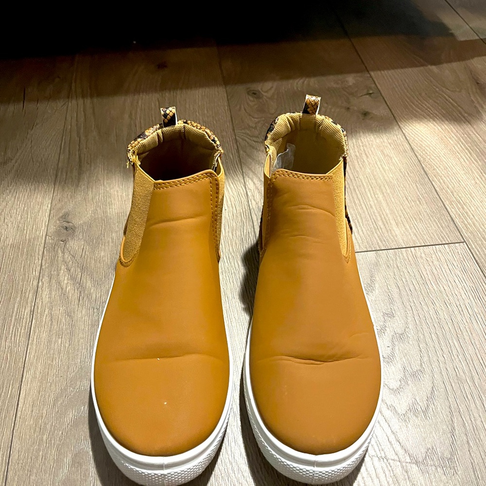 Caramel Ankle Sneakers